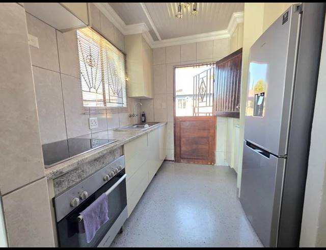 3 BEDROOM HOUSE FOR SALE IN THE ORCHARDS